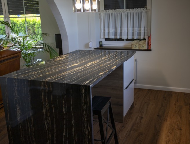 Kwarcyt Tropical Storm