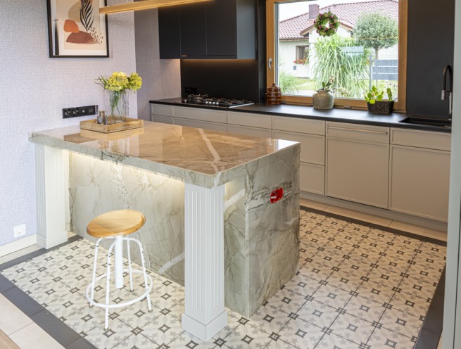 Kwarcyt Apollo White+Granit Nero Assoluto Antico